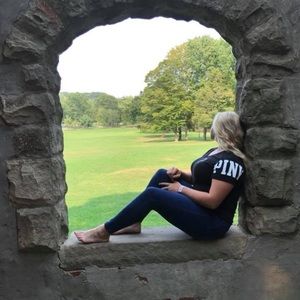 Meet your Posher, Caitlin